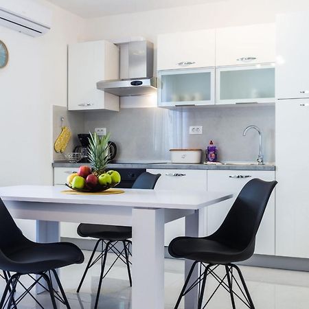 Petra Modern Apartment With Free Parking And Bbq Zara Esterno foto