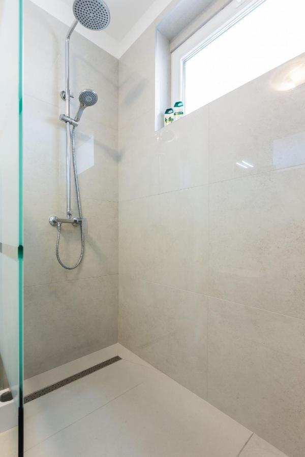 Petra Modern Apartment With Free Parking And Bbq Zara Esterno foto