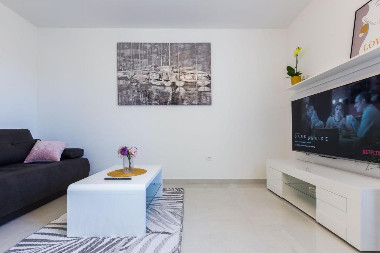Petra Modern Apartment With Free Parking And Bbq Zara Esterno foto