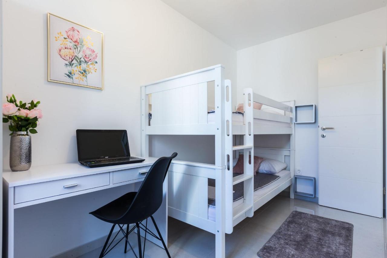Petra Modern Apartment With Free Parking And Bbq Zara Esterno foto