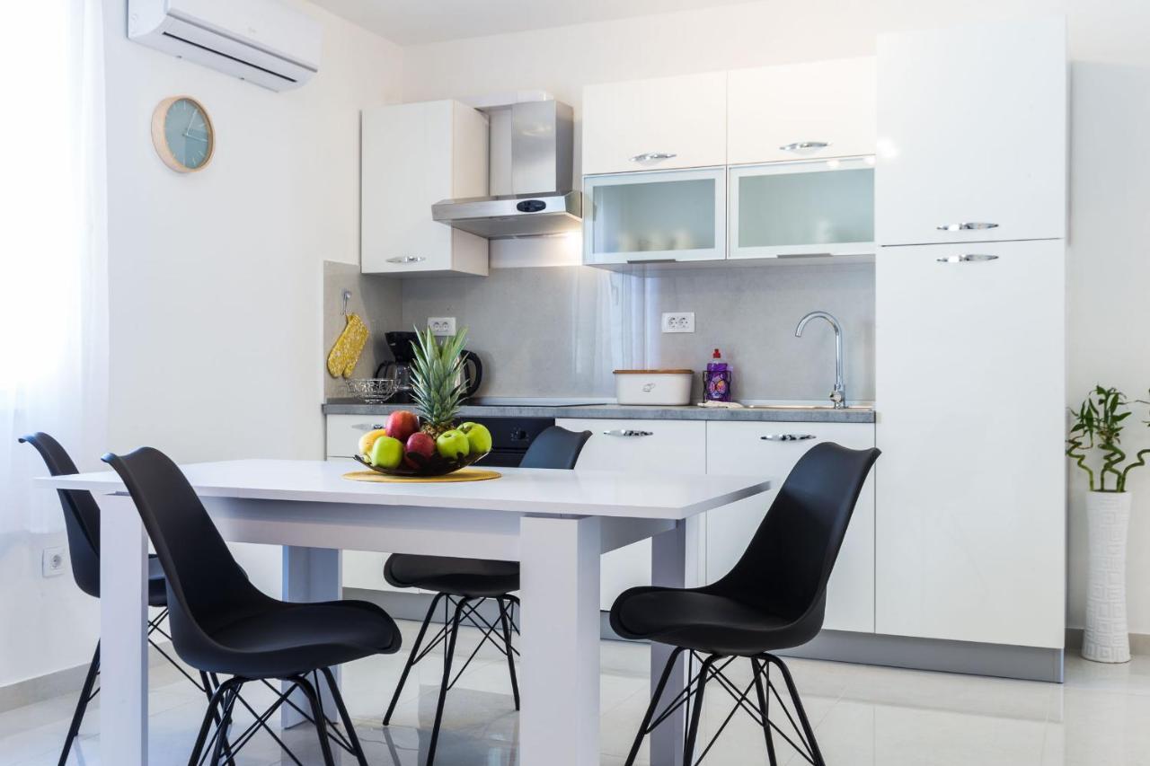 Petra Modern Apartment With Free Parking And Bbq Zara Esterno foto