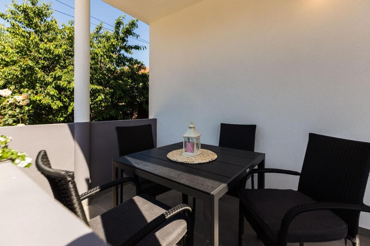 Petra Modern Apartment With Free Parking And Bbq Zara Esterno foto