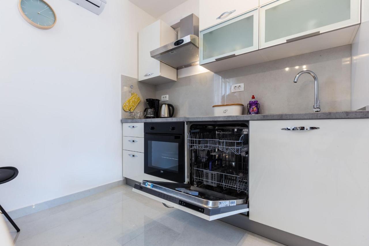 Petra Modern Apartment With Free Parking And Bbq Zara Esterno foto