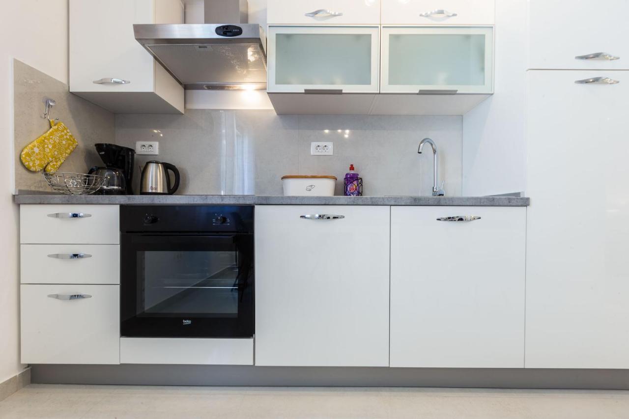 Petra Modern Apartment With Free Parking And Bbq Zara Esterno foto