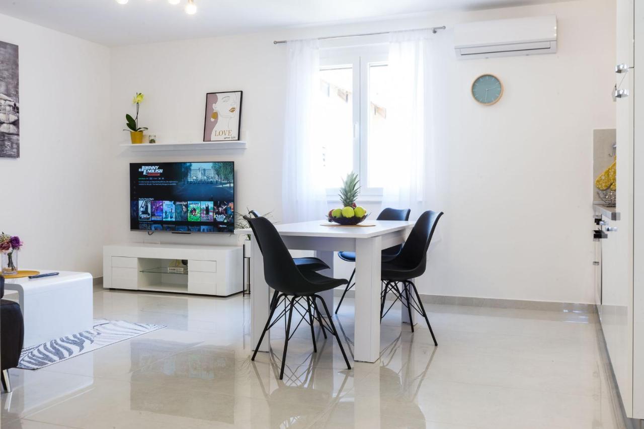 Petra Modern Apartment With Free Parking And Bbq Zara Esterno foto
