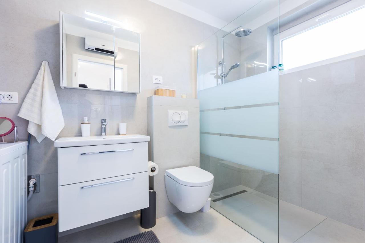 Petra Modern Apartment With Free Parking And Bbq Zara Esterno foto